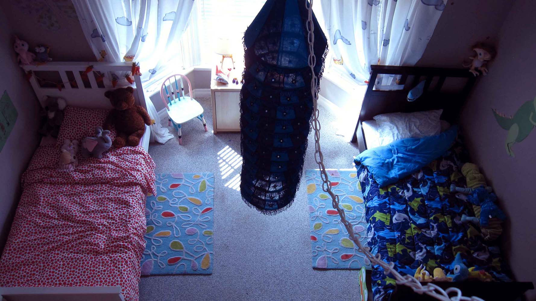 KID'S ROOM ...location dress